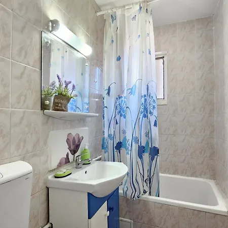 To The Nerversea Beach! Daire