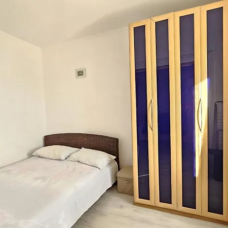 To The Nerversea Beach! *